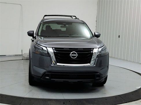 Used 2024 Nissan Pathfinder SV image 2