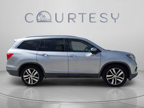 Used 2017 Honda Pilot Touring image 8