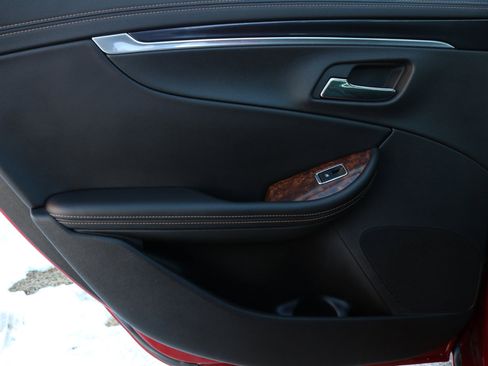 Used 2015 Chevrolet Impala LT w/ Convenience Package image 34