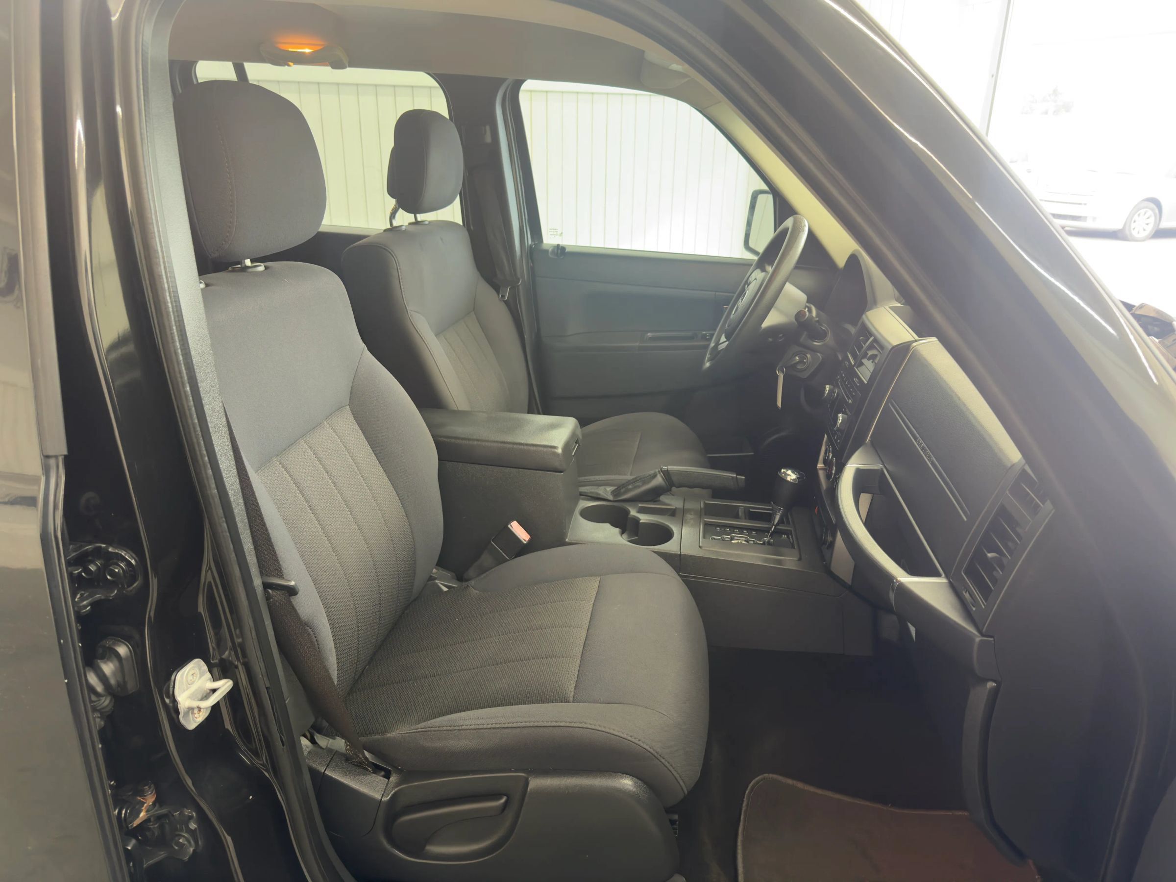 Used 2011 Jeep Liberty Sport RWD image 9
