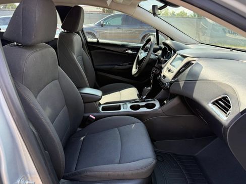 Used 2018 Chevrolet Cruze LS FWD image 18