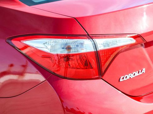 Used 2014 Toyota Corolla LE image 9