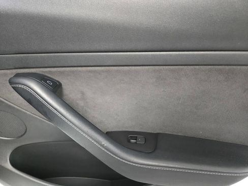 Used 2022 Tesla Model 3 Standard Range RWD image 8