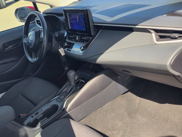 Used 2025 Toyota Corolla LE FWD image 16