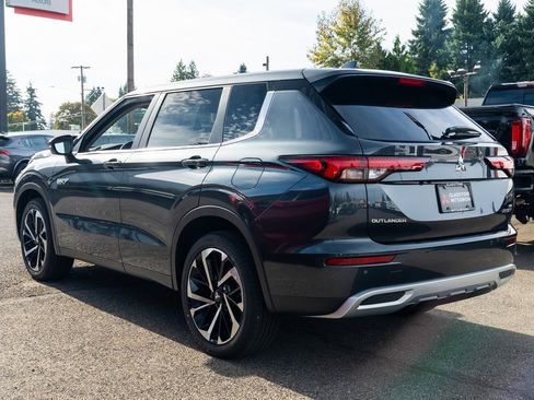 New 2025 Mitsubishi Outlander SE image 4