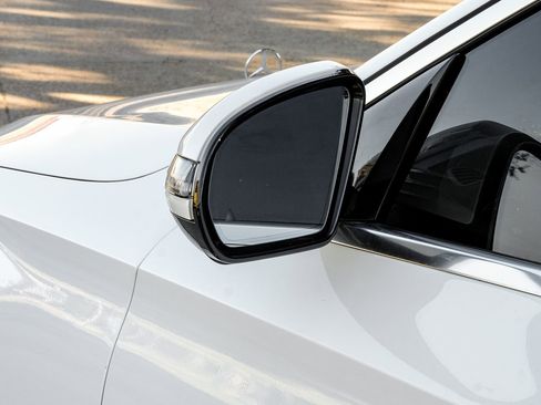 Used 2017 Mercedes-Benz E 300 image 41