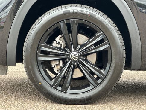 Used 2023 Volkswagen Atlas SEL R-Line AWD/4WD image 27