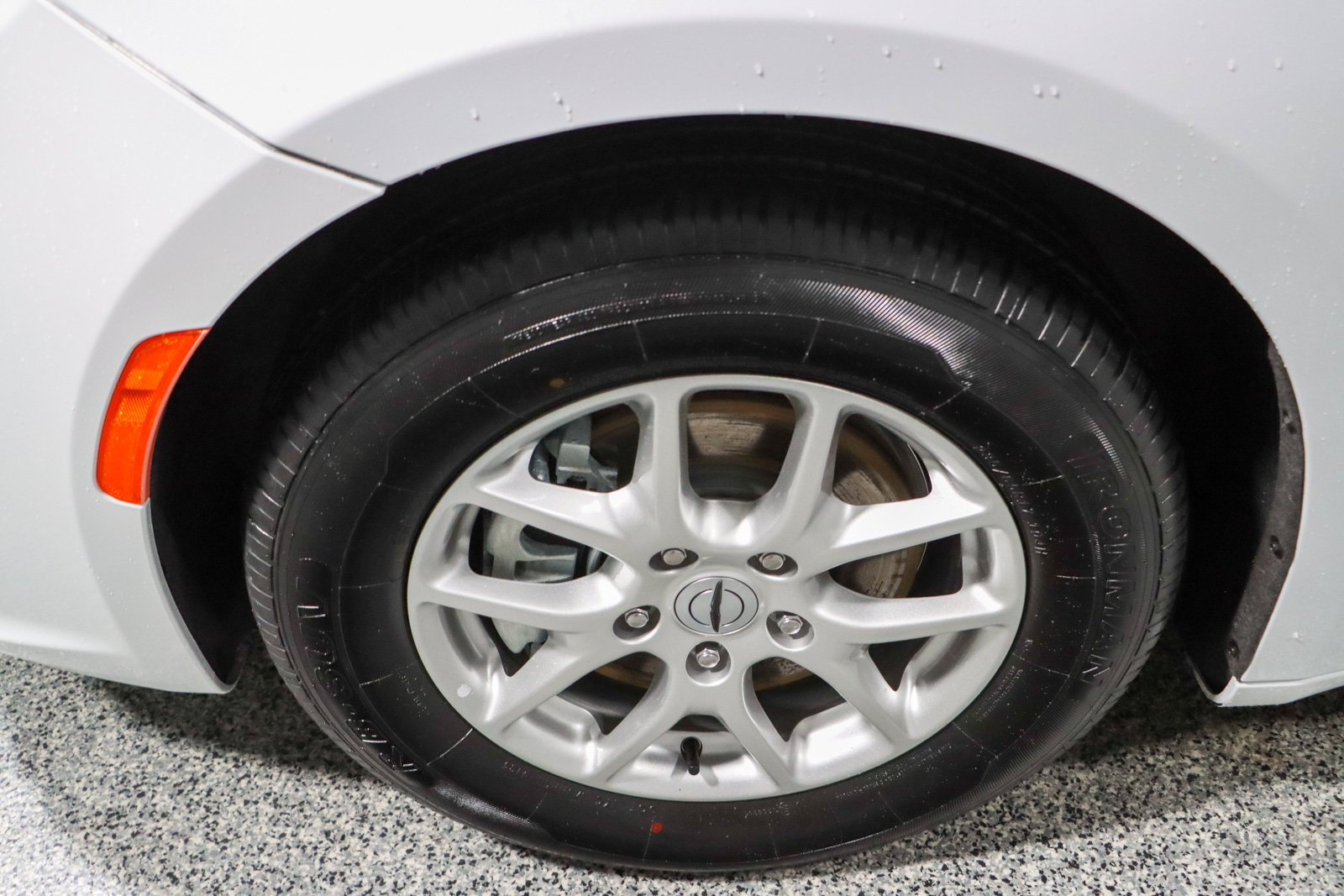 Used 2023 Chrysler Pacifica Touring-L FWD image 11