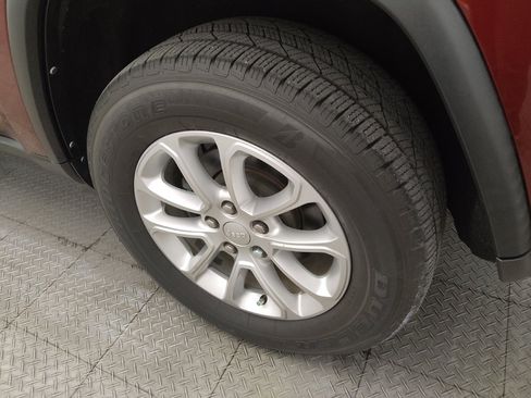 Used 2021 Jeep Grand Cherokee Laredo RWD image 31