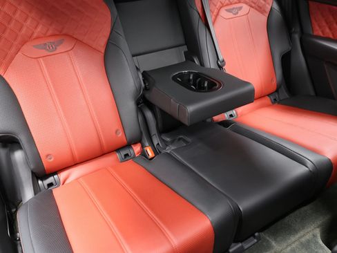 Used 2022 Bentley Bentayga AWD/4WD image 93