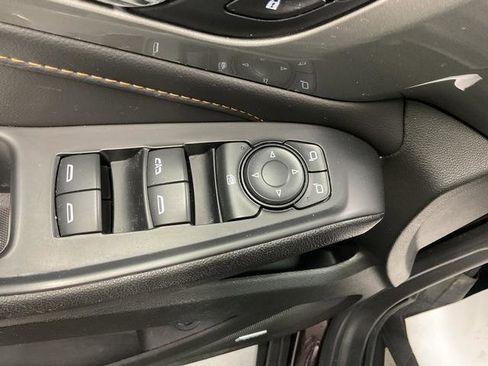 Used 2021 Chevrolet Traverse LT w/ LT Premium Package image 11