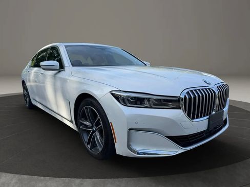 Used 2020 BMW 750i xDrive w/ Executive Package AWD/4WD image 3