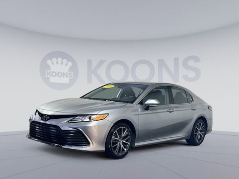 Used 2024 Toyota Camry XLE image 1