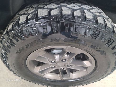 Used 2016 Jeep Wrangler Unlimited Sahara image 13