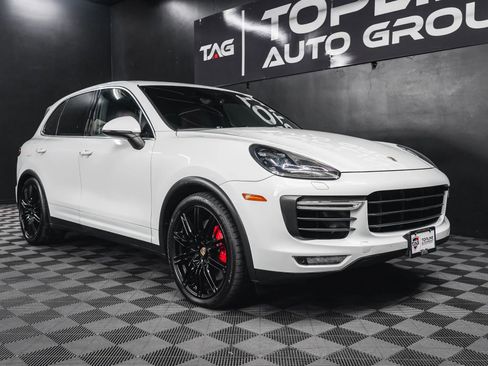 Used 2015 Porsche Cayenne Turbo image 20