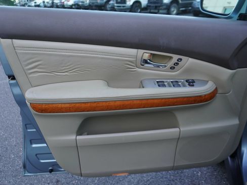 Used 2005 Lexus RX 330 w/ Premium Pkg FWD image 13