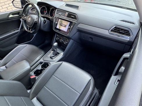 Used 2018 Volkswagen Tiguan SEL FWD image 18