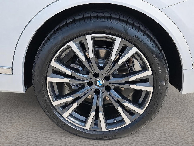 Used 2027 BMW X7 xDrive40i AWD/4WD image 8