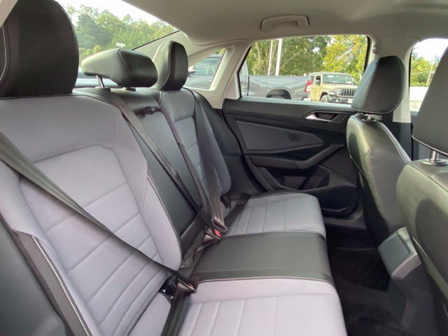 Used 2025 Volkswagen Jetta SE FWD image 23
