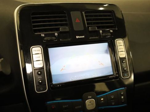 Used 2016 Nissan Leaf SV image 23