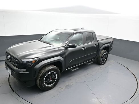 Certified 2025 Toyota Tacoma TRD Off-Road image 34