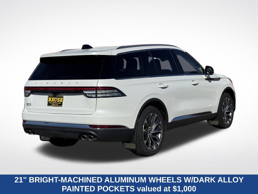 Used 2026 Lincoln Aviator AWD image 3