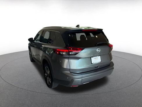 Used 2026 Nissan Rogue SL FWD image 11