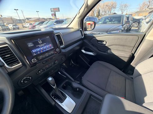 Used 2023 Nissan Frontier SV image 17