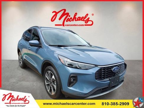 Used 2024 Ford Escape Platinum AWD/4WD image 1