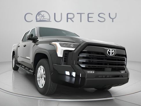 Used 2025 Toyota Tundra SR5 w/ SR5 Convenience Package RWD image 7