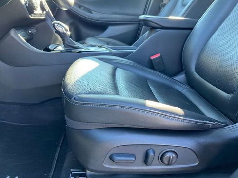 Used 2023 Buick Encore GX Essence w/ Experience Buick Package image 8