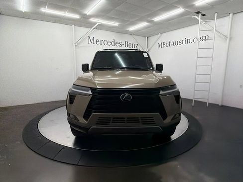 Used 2025 Lexus GX 550 AWD/4WD image 2