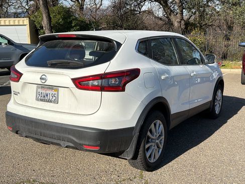 Used 2022 Nissan Rogue Sport S image 5