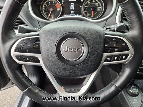 Used 2017 Jeep Cherokee Overland w/ Technology Group image 24