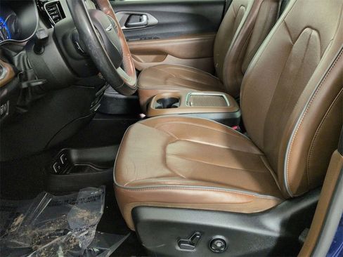 Used 2020 Chrysler Pacifica Limited image 20