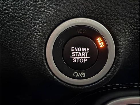 Used 2016 Dodge Challenger SXT RWD image 18