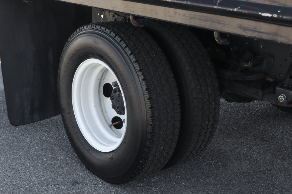 Used 2021 Isuzu NPR RWD image 31