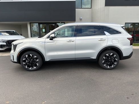 New 2026 Kia Sorento EX AWD/4WD image 2