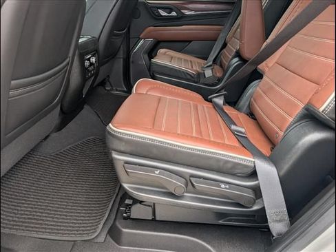 Used 2023 GMC Yukon Denali Ultimate AWD/4WD image 11