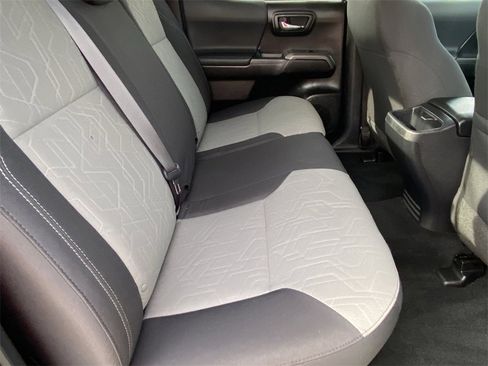 Certified 2022 Toyota Tacoma TRD Off-Road image 17