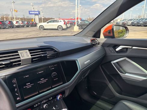 Used 2025 Audi Q3 2.0T Premium image 31