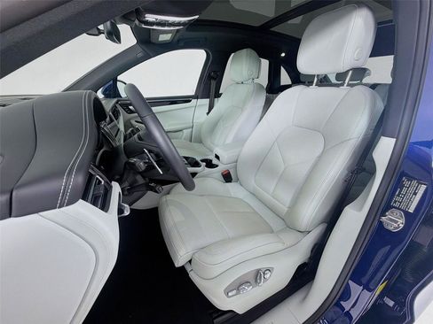 Certified 2026 Porsche Macan AWD/4WD image 5