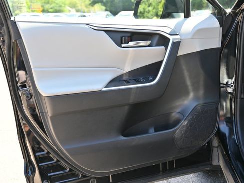 Used 2019 Toyota RAV4 XLE AWD/4WD image 22
