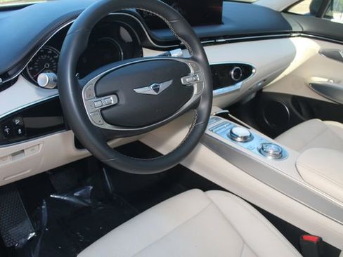Used 2022 Genesis GV70 2.5T w/ Select Package image 15