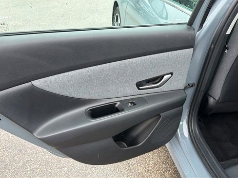 Used 2023 Hyundai Elantra Limited image 22