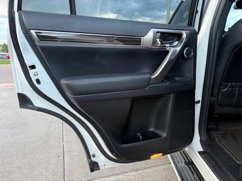 Used 2023 Lexus GX 460 Premium w/ Accessory Package AWD/4WD image 21