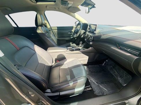 Used 2022 Nissan Sentra SR w/ SR Premium Package FWD image 28