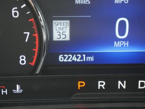 Used 2022 Ford Explorer XLT w/ Equipment Group 202A AWD/4WD image 21