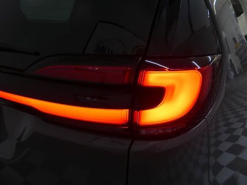 Used 2023 Chrysler Pacifica Touring-L FWD image 16