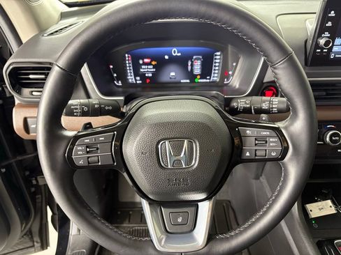 Used 2025 Honda Pilot Elite image 19